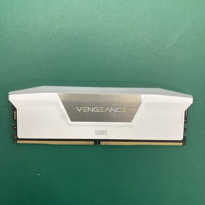 【神戸・三宮店】中古  CORSAIR　VENGEANCE RGB　PC5-44800 16GB デスクトップ用 3430005884 