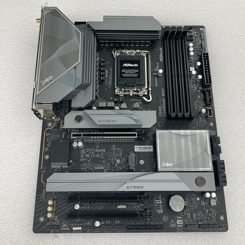 【中古】RazerPantherEVO【動作確認済み】 メンテナンス性よりも軽量化を重視したモデル。操作感は良好