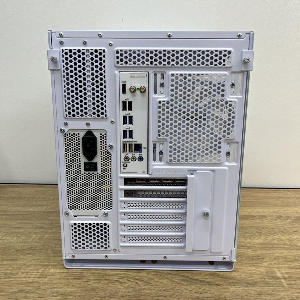 中古 自作PC(Ryzen 7 7800X3D/32GB/SSD2TB+2TB/RTX5060Ti 16GB/W11H