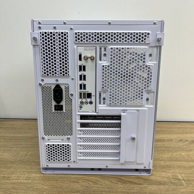 【津ラッツ店】中古  自作PC(Ryzen 7 7800X3D/32GB/SSD2TB+2TB/RTX5060Ti 16GB/W11H) 4990001548 