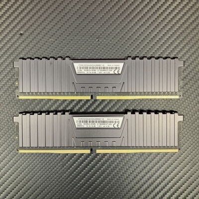 【富士青葉店】中古  Corsair CMK32GX4M2A2666C16 (PC4 DDR4-21300 16GBx2枚組 合計32GB) 195825 