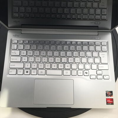 【佐賀南部バイパス店】中古  FUJITSU LIFEBOOK FMVM55J3S(Ryzen 5 7520U/16GB/SSD256GB/オンボード/14/1920x1200/W11H) 5250001162 