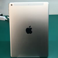 中古  【docomo】Apple iPad (2017) Wi-Fi + Cellular 32GB シルバー MP1L2J/A 136527 