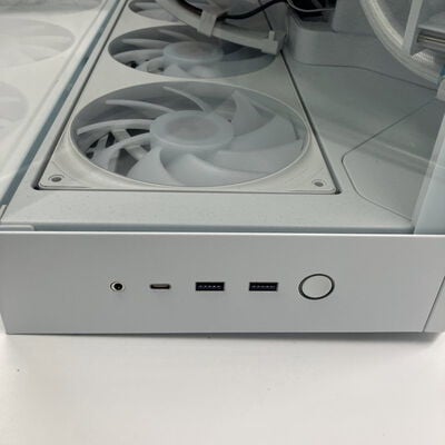 【なんば店】中古  その他 自作パソコン (Ryzen 7 9800X3D/16GB/SSD1TB+SSD1TB+SSD512GB/RX9060XT 16GB) 3280023104 