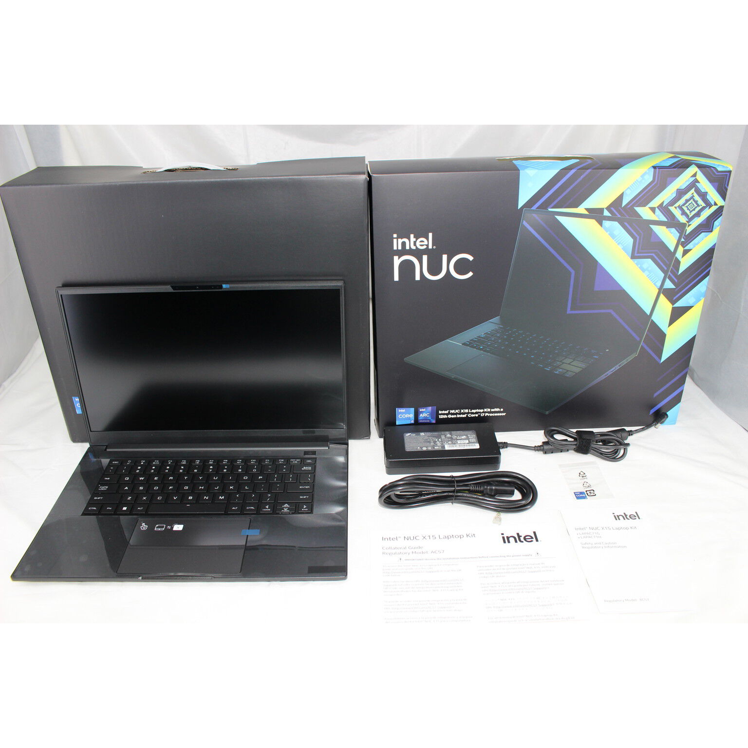 超美品インテルNUC X15ゲーミングPC ワイヤレスマウスとリュックおまけ