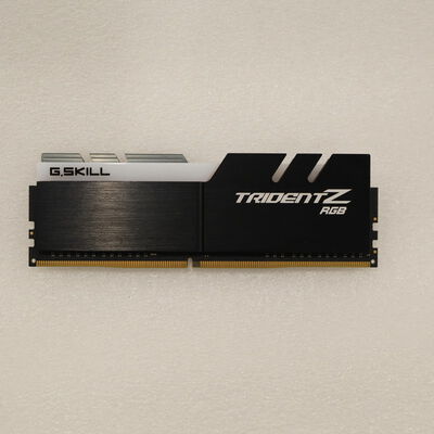 【通販センター】中古  PC4-25600 8GB デスクトップ用(DDR4-3200) 140727 
