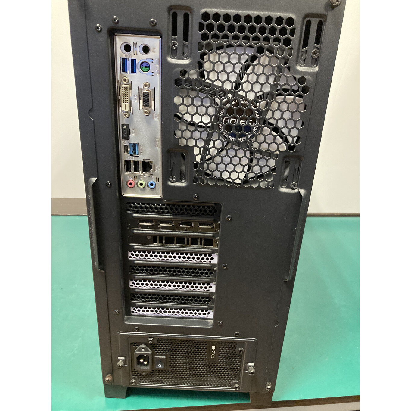 中古 自作パソコン(i7 9700K/16GB/SSD500GB+1TB/RTX2070 SUPER