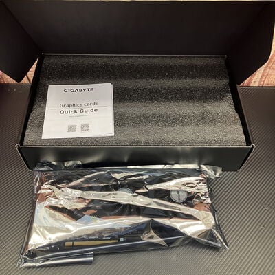 【富士青葉店】中古  GIGABYTE GV-R76GAMING OC-8GD (RX7600 8G) 162746 