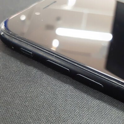 【鹿児島店】中古  【SIMロック解除済み】【au】Apple iPhoneSE 4.7インチ (第2世代/2020) 64GB (ブラック) MX9R2J/A 155506 