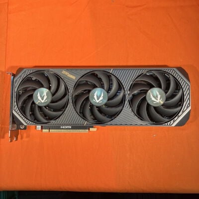 【なんば店】中古  ZOTAC ZT-B50700J-10P SOLID OC (RTX5070 12GB) 176911