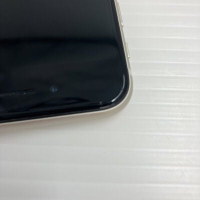 【秋葉原本店】中古  【au版SIMフリー】Apple iPhoneSE 4.7インチ (第3世代) 64GB (スターライト) MMYD3J/A 154840 