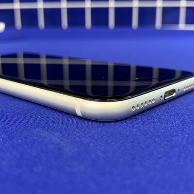 【横浜駅前店】中古  【au】Apple iPhoneSE 4.7インチ (第2世代/2020) 64GB (ホワイト) MHGQ3J/A 新パッケージ版 146172 
