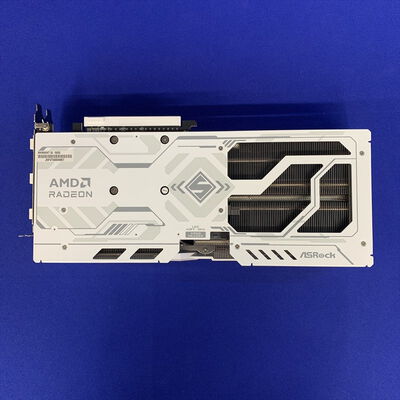 【横浜駅前店】中古  ASRock RX9060XT SL 16GO(RX9060XT Steel Legend 16G) 179896 