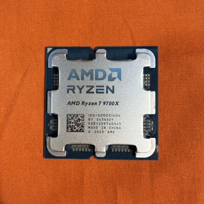 【なんば店】中古  AMD Ryzen 7 9700X (AM5/3.8GHz/40M/C8/T16/65W) 1460024845 