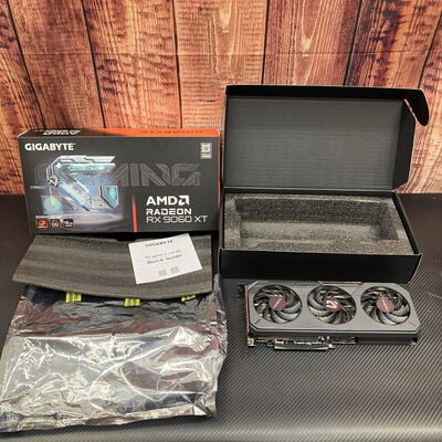 【富士青葉店】中古  GIGABYTE GV-R9060XTGAMING OC-16GD (RX9060XT 16G) 179900 