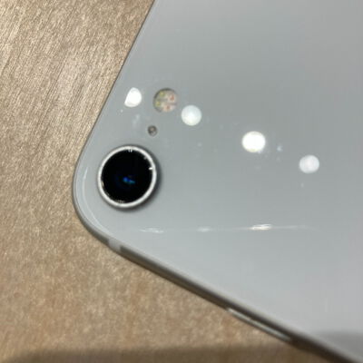 【鹿児島店】中古  【SIMロック解除済み】【docomo】Apple iPhoneSE 4.7インチ (第2世代/2020) 128GB (ホワイト)  MXD12J/A 155499 