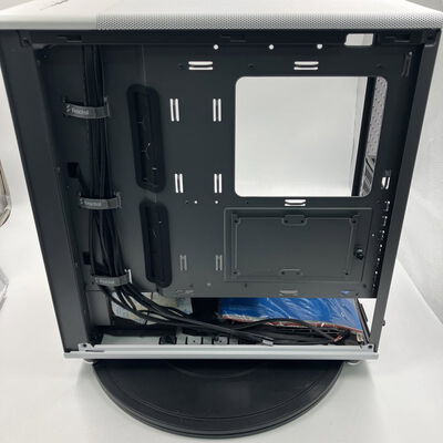 【なんば店】中古  FractalDesign FD-C-NOR1C-04(North Chalk WH TGC) 3280023398 