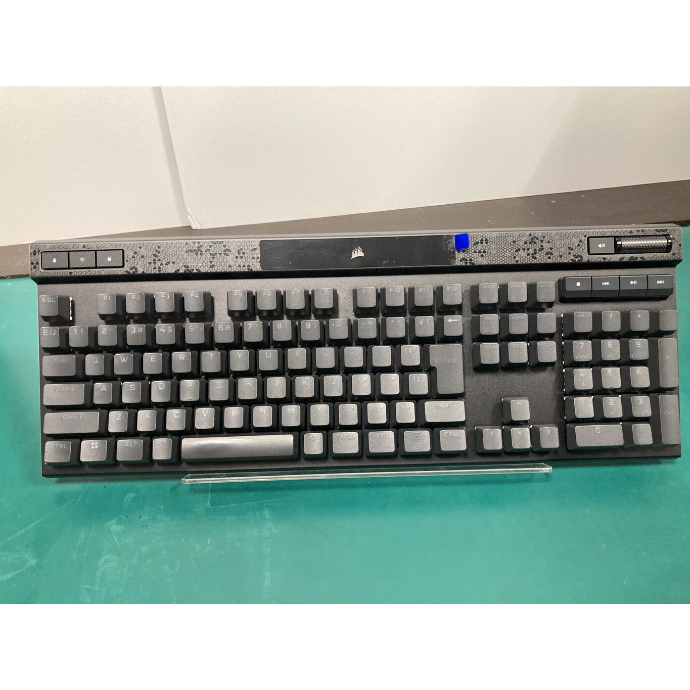中古 CORSAIR K70 MAX RGB 磁気メカニカルゲーミングキーボード