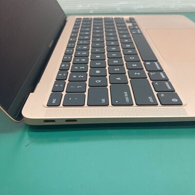 【浦添城間店(沖縄)】中古  Apple MacBook Air 2020 Z12B000G4 (Apple M1/16GB/SSD 512GB/13.3/2560 x 1600 Retina/Wifi) 198227 