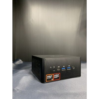 【横浜駅前店】中古  MINIS FORUM MINISFORUM UM890 Pro (AMD Ryzen 9 8945HS/64GB/CPU内蔵//W11P/有線LAN◯無線LAN◯) 3400008394 
