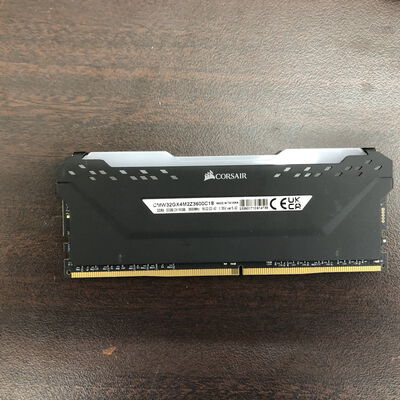 【福山ココローズ店】中古  PC4-17000 16GB デスクトップ用(DDR4-2133) 135640 