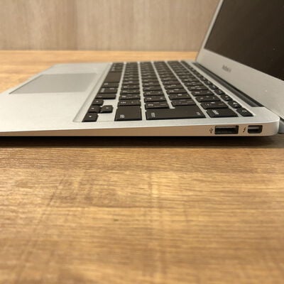 【姫路店】中古  Apple MacBook Air (11.6 i5/1.3G 128GB) MD711J/A 122499 
