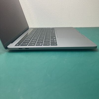 【浦添城間店(沖縄)】中古  Apple MacBook Pro 13インチ 2020 (M1 8CPU 8GPU/8GB/512GB) スペースグレイ MYD92J/A 144581 