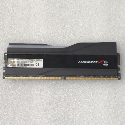 【甲府飯田店】中古  PC5-44800 32GB デスクトップ用 149157 