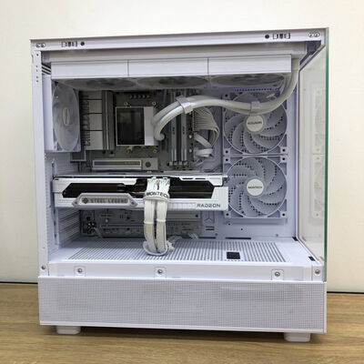 【津ラッツ店】中古  自作PC(Ryzen 7 7800X3D/32GB/SSD1TB+1TB/RX9070XT/W11H) 4990001669 