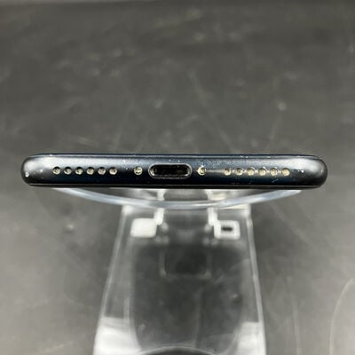 【大須店】中古  【au版SIMフリー】Apple iPhoneSE 4.7インチ (第3世代) 64GB (ミッドナイト) MMYC3J/A 154842 