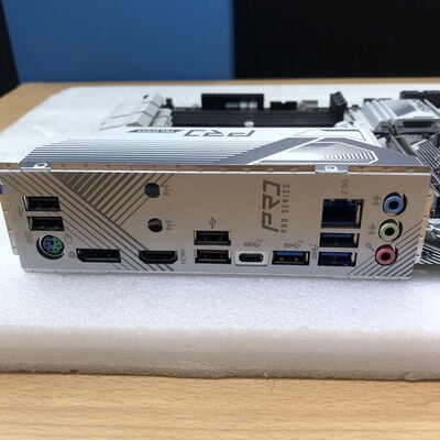 【甲府飯田店】中古  ASRock Z790 Pro RS/D4 (Z790 1700 ATX DDR4) 152757 