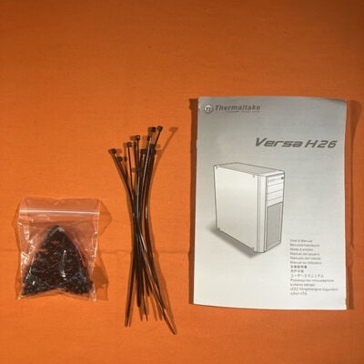 【なんば店】中古  Thermaltake CA-1J5-00M1WN-01(VERSA H26 ATXｱｸﾘﾙ黒) 3280021883 