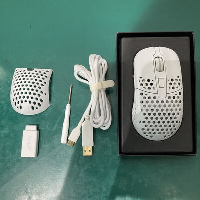 【浦添城間店(沖縄)】中古  XTRFY M42 RGB 　WH 4780001656 