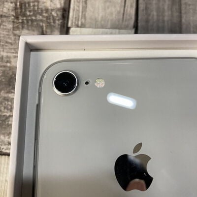 【広島店】中古  【docomo】 iPhone8 4.7インチ 64GB (シルバー)  MQ792J/A 135681 