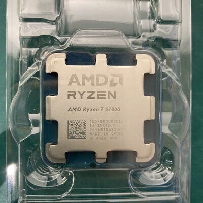 【浦添城間店(沖縄)】中古  AMD Ryzen 7 8700G (AM5/4.2GHz/24M/C8/T16/65W) 166430 
