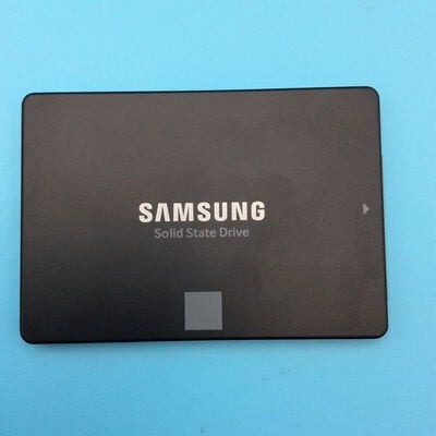 【秋葉原本店】中古  各社 2.5インチ SSD 500GB SATA 135990 