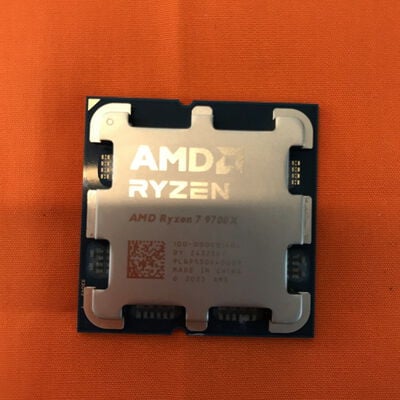 【なんば店】中古  AMD Ryzen 7 9700X (AM5/3.8GHz/40M/C8/T16/65W) 169022 