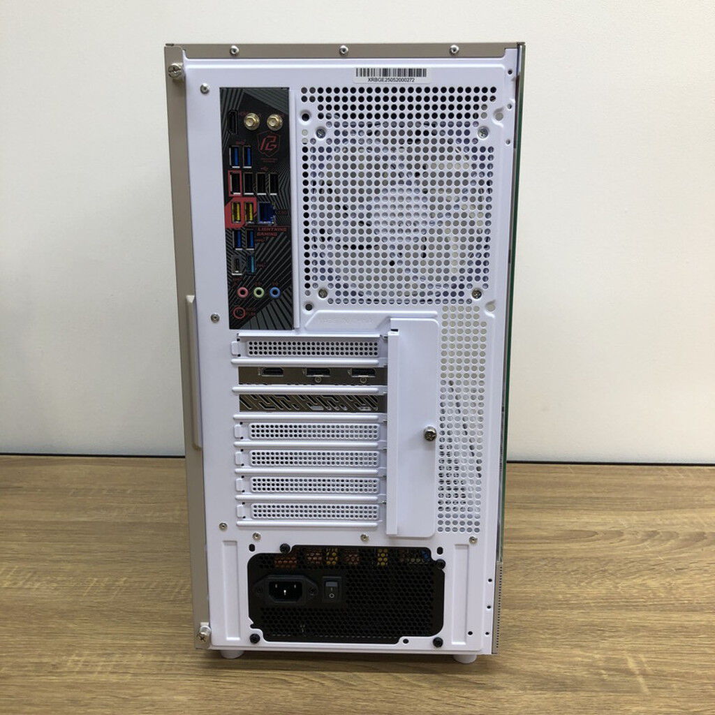 中古 自作PC (Ryzen 7 7800X3D/32GB/RX9060XT 16GB/ストレージなし/OS