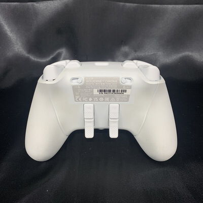 【横浜駅前店】中古  Razer Wolverine V2 Chroma WH(RZ06-04010200-R3M1) 3400009588 