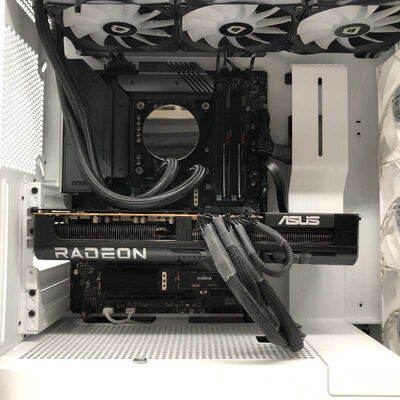 【郡山安積店】中古  自作パソコン(i7 13700KF/32GB/SSD1TB+1TB+1TB+2TB/RX9070XT/OSなし) 4640002639 