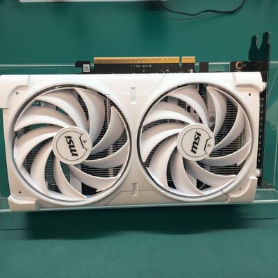 【佐賀南部バイパス店】中古  MSI GeForce RTX 5060 8G VENTUS 2X OC WHITE 5250000804 