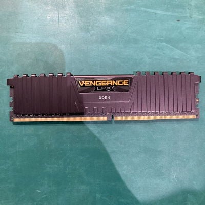 【浦添城間店(沖縄)】中古  PC4-21300 8GB デスクトップ用(DDR4-2666) 126165 