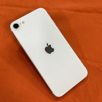 中古  【SIMロック解除済み】【au】Apple iPhoneSE 4.7インチ (第2世代/2020) 128GB (ホワイト)  MXD12J/A 155508 