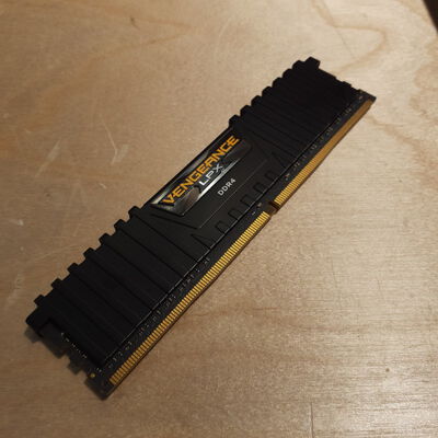 【鹿児島店】中古  PC4-25600 16GB デスクトップ用(DDR4-3200) 140728 