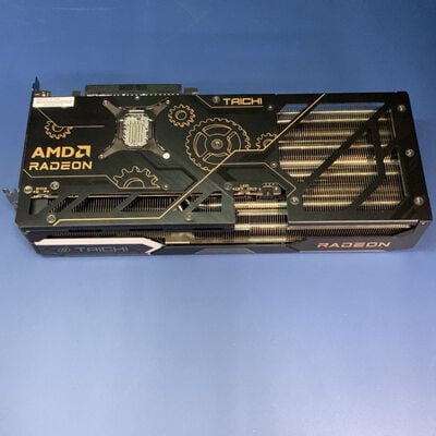 【前橋ｲﾝﾀｰｱｶﾏﾙ店】中古  ASRock RX9070XT TC 16GO Taichi 16GB OC (RX9070XT 16G) 176935 