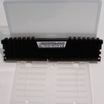 【札幌店】中古  PC4-21300 16GB デスクトップ用(DDR4-2666) 135638 