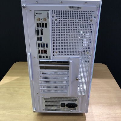 【甲府飯田店】中古  自作パソコン（Ryzen7 8700G/32GB/SSD 2TB/RTX5070） 4720001548 