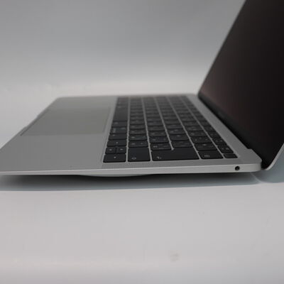 【札幌店】中古  Apple MacBook Air 13インチ (i5 1.6GHz/8GB/256GB) シルバー Touch ID True Tone搭載モデル MVFL2J/A (Mid 2019) 141228 