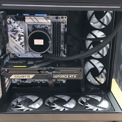 【甲府飯田店】中古  自作パソコン(Ryzen 7 9800X3D/32GB/SSD2TB/RTX5080/W11H) 4720002877 