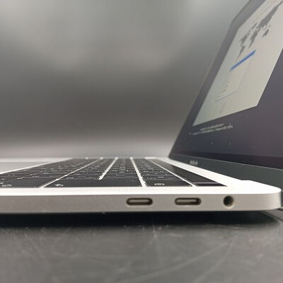 【大須店】中古  Apple Macbook Pro 2018 （13.3インチ/Core i5 2.3GHｚ/8GB/256GB/シルバー） MR9U2J/A 139725 